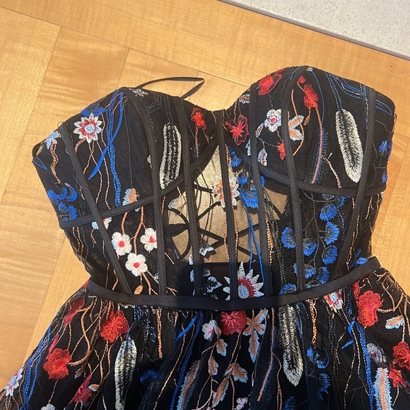 Clarisse embroidered ball gown - Picture 3 of 5